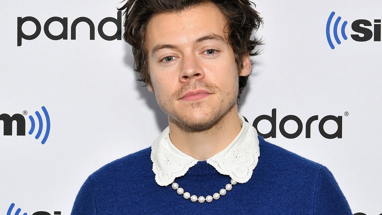 Harry Styles pauses gig to do dramatic gender reveal