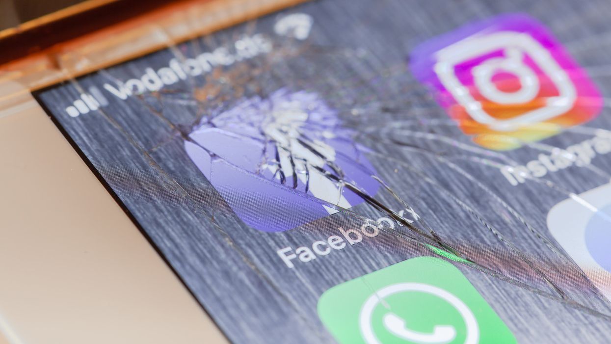 34 of the funniest jokes and memes about Facebook, Instagram and WhatsApp going down