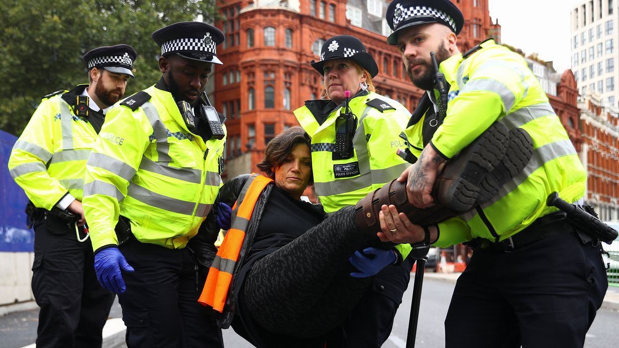 Insulate Britain: 7 photos and videos as protesters block Old Street roundabout and M25 junction