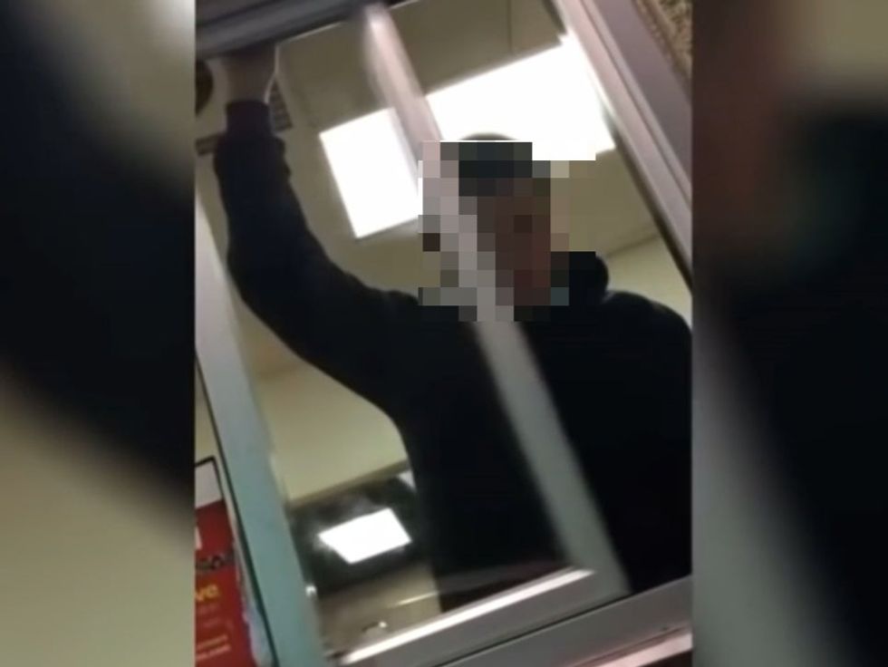 McDonald's Worker 'Rage-Quits' by Posting Sign Saying They Hate