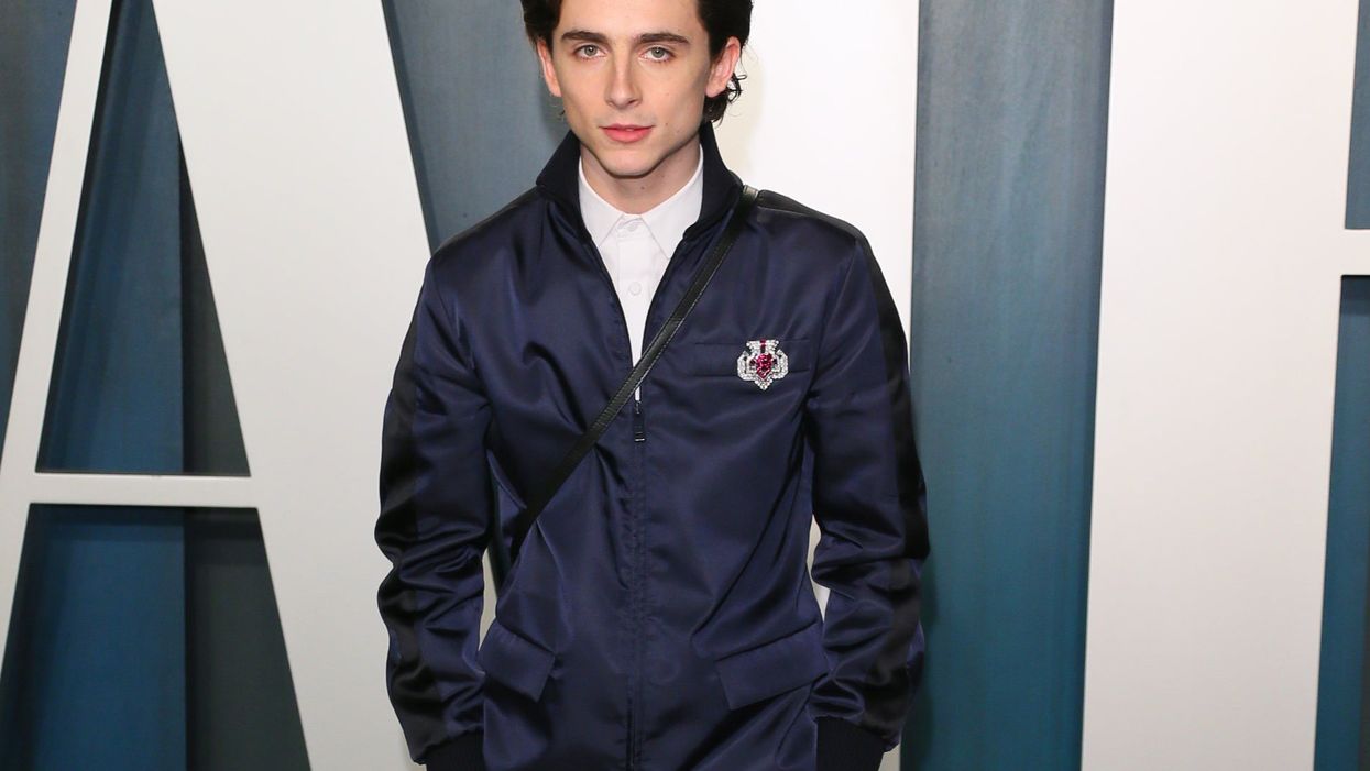 People are obsessed with these pictures of Timothée Chalamet as Willy Wonka