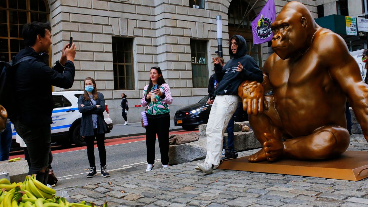 7-foot tall statue of Harambe with 10,000 bananas appears in front of Wall Street bull