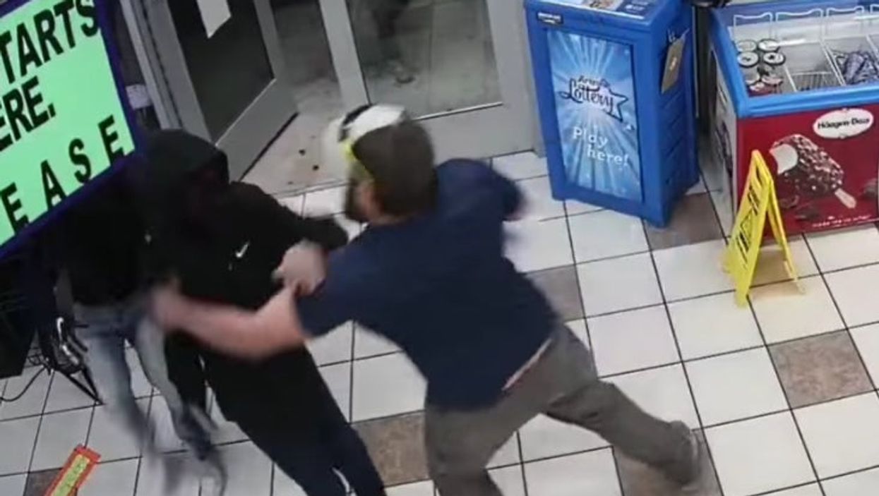 Ex-Marine stops robbery by hitting gunman’s hand and tackling him to ground