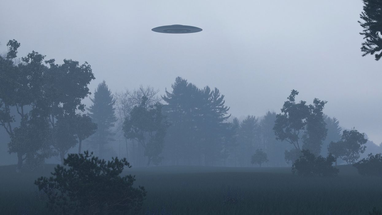 Former US Air Force photographer says he helped cover up UFO sighting