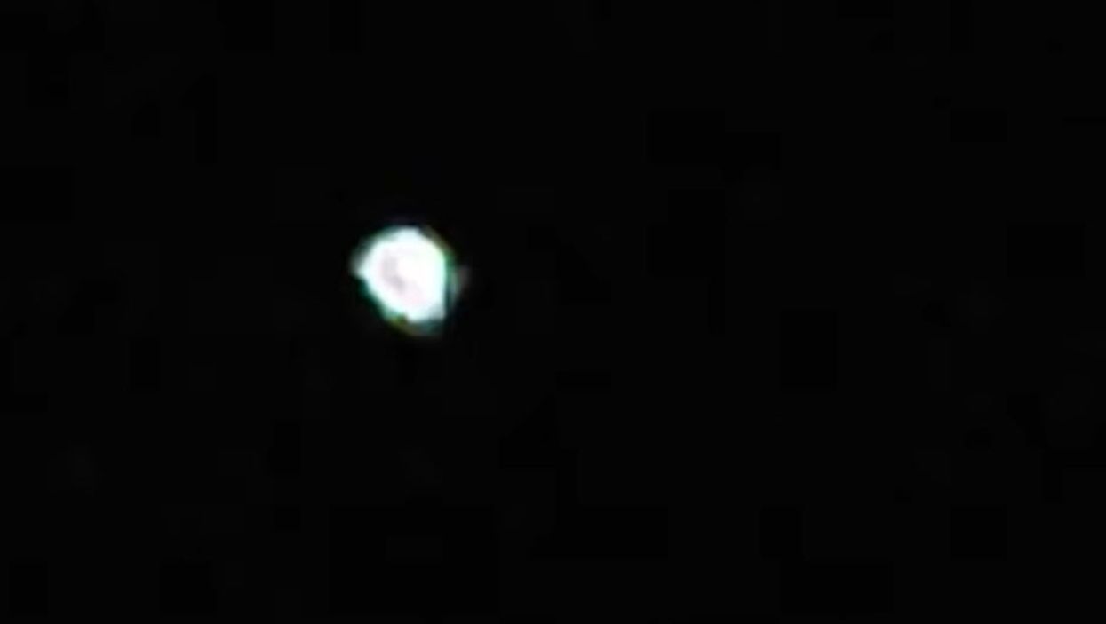 Is this a UFO? Video captured by pilots claims to show ‘pulsating orb’ drop out of the sky