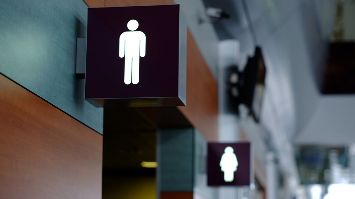 Dad praised for respectful way he takes daughter into women’s restrooms
