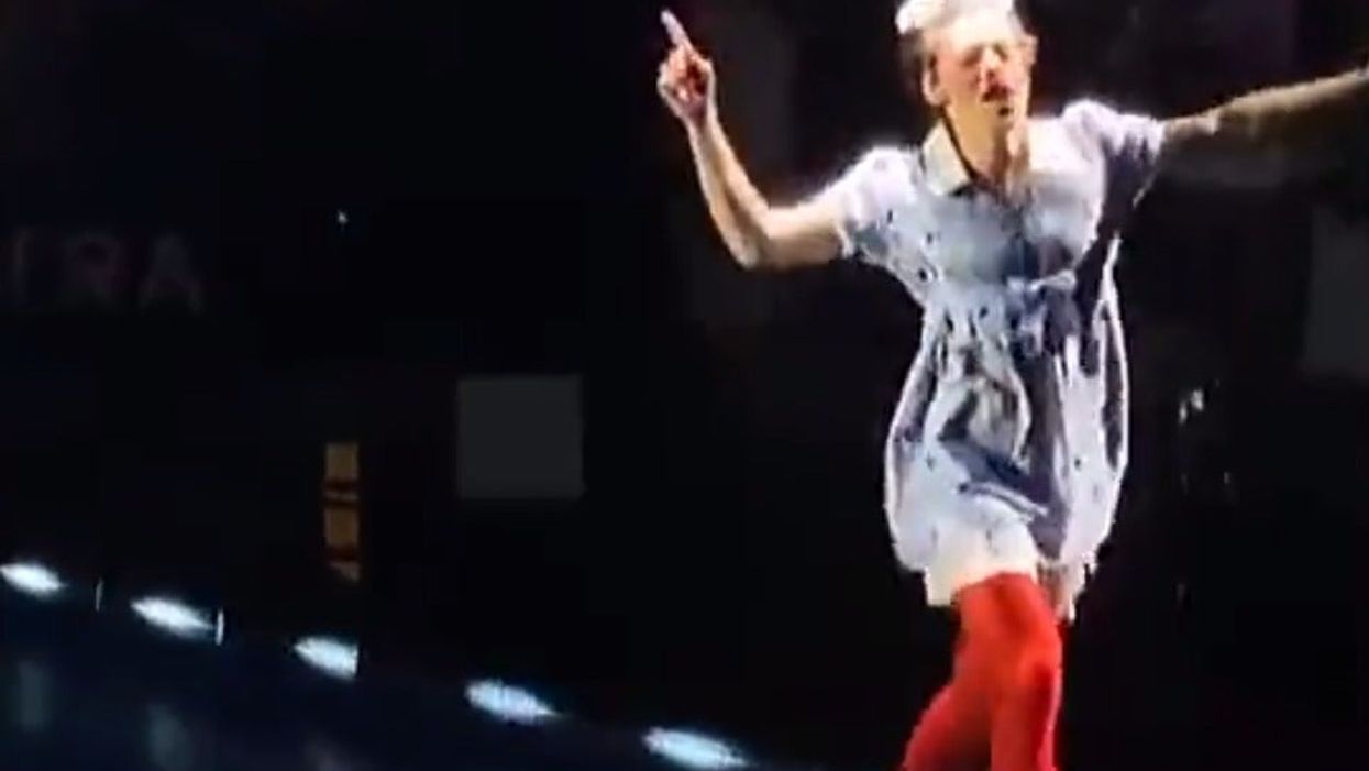 Harry Styles performed dressed as Dorothy from The Wizard of Oz and people loved it