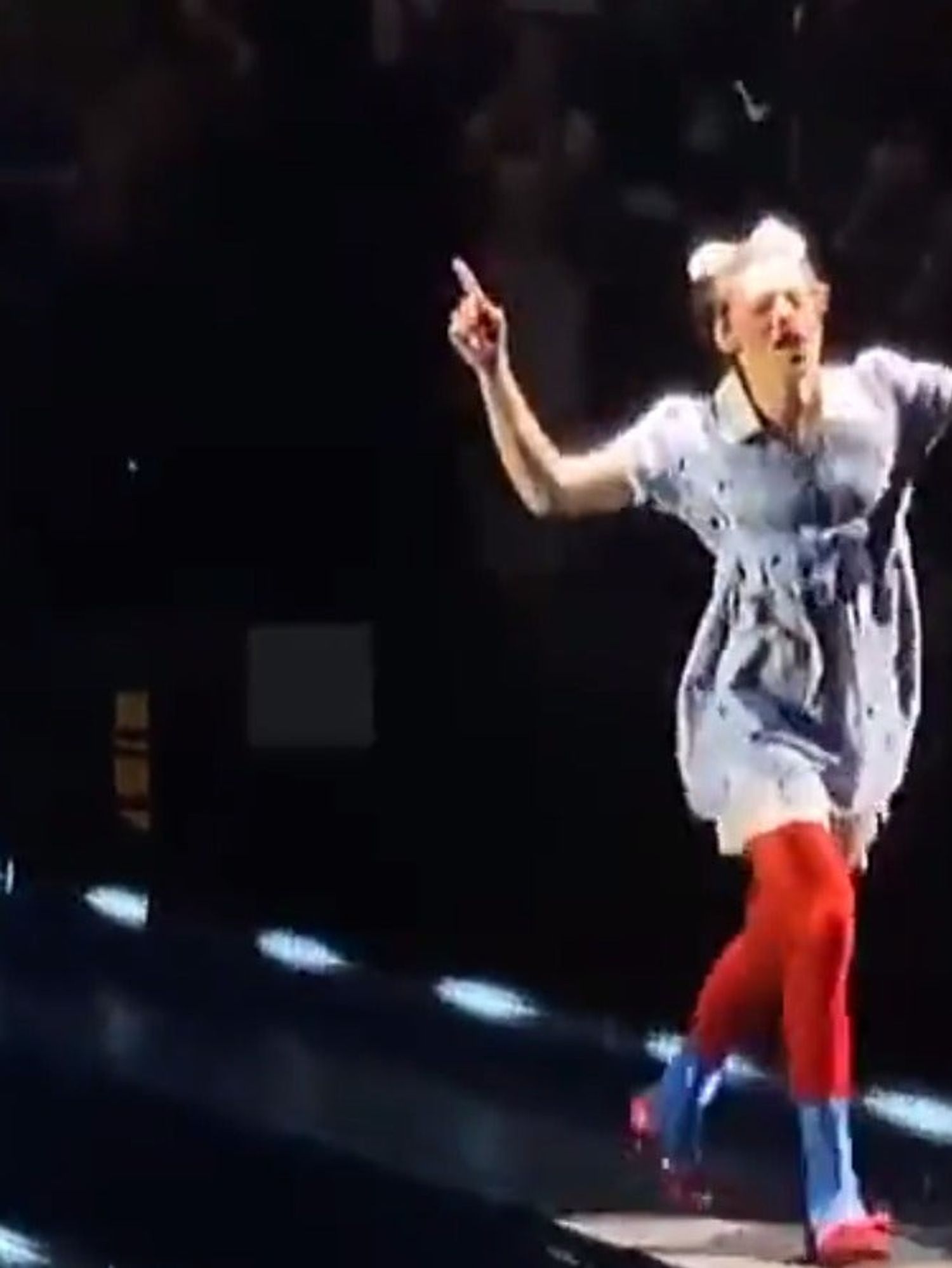 Harry Styles performed dressed as Dorothy from The Wizard of Oz and people loved it