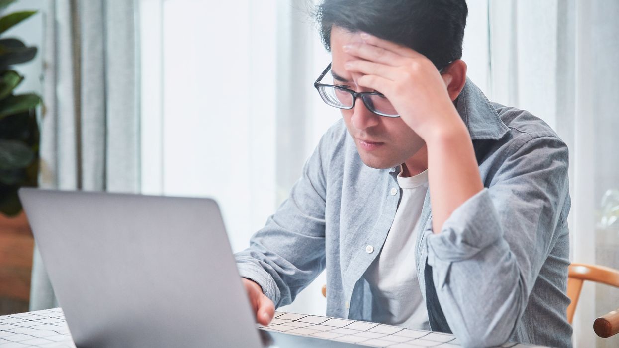 Man claims boss is changing clock-in times by 15 minutes a day to get him to work for free