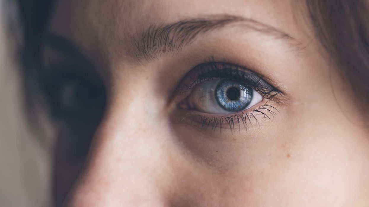 People are realising they have astigmatism after this comparison photo went viral