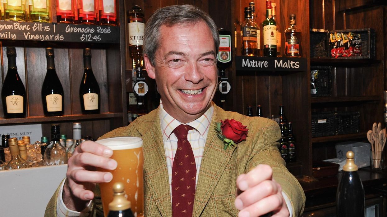 People are reporting Nigel Farage to the police for 'breaking 14 day quarantine' to go to the pub