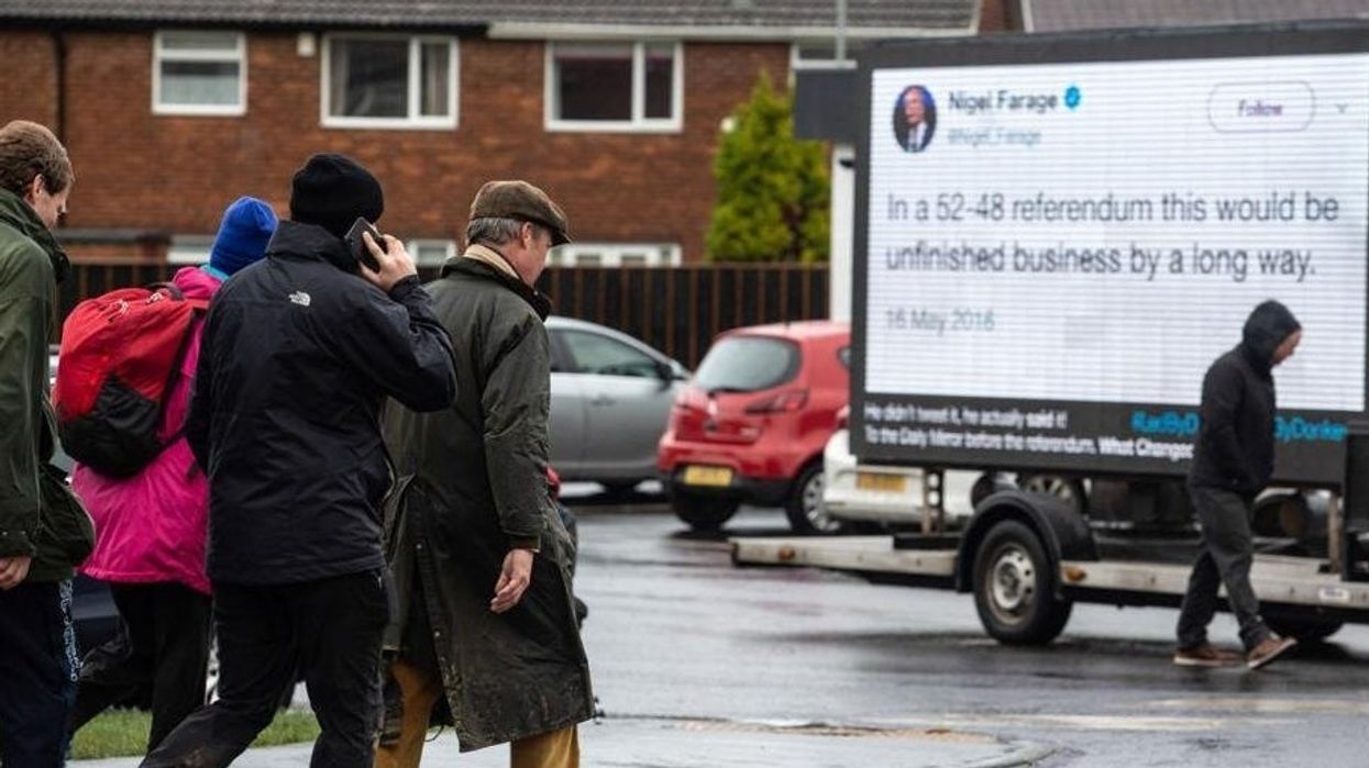 Brexit Party chairman claims ignorance over Farage’s second referendum comments but this photo shows otherwise
