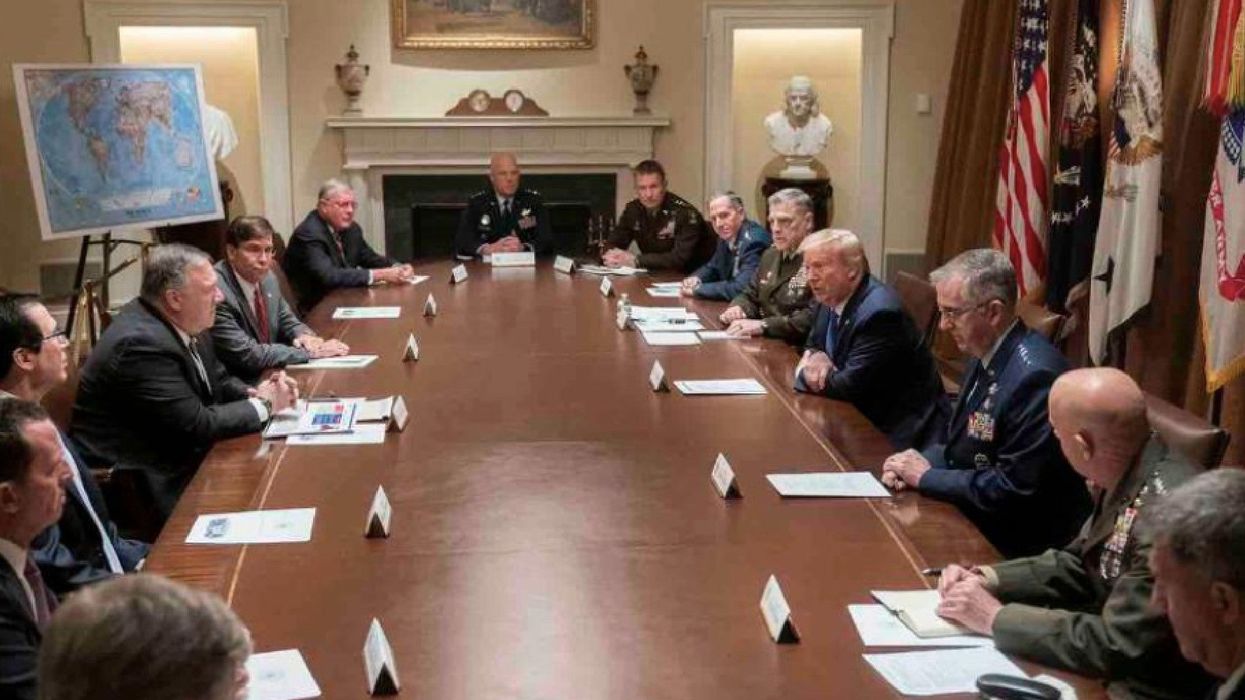 There are so many things wrong with this Trump photo that people don't know where to start