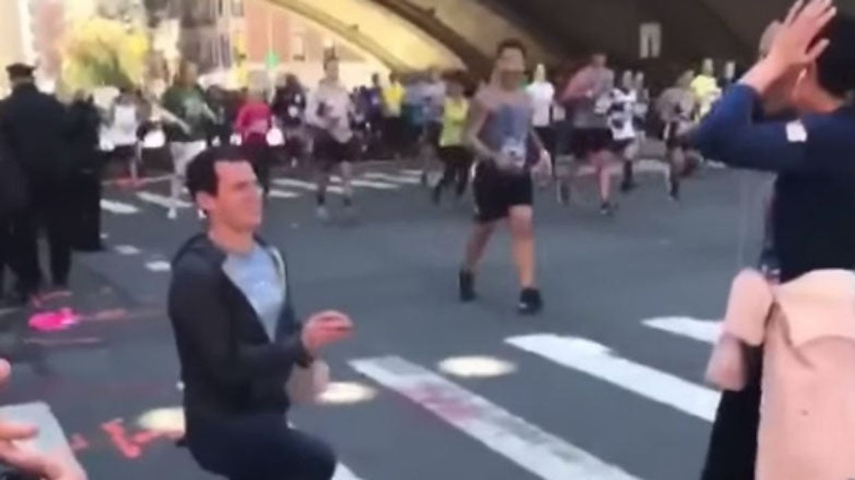 This man interrupted his girlfriend's marathon to propose - and the internet is roasting him for it