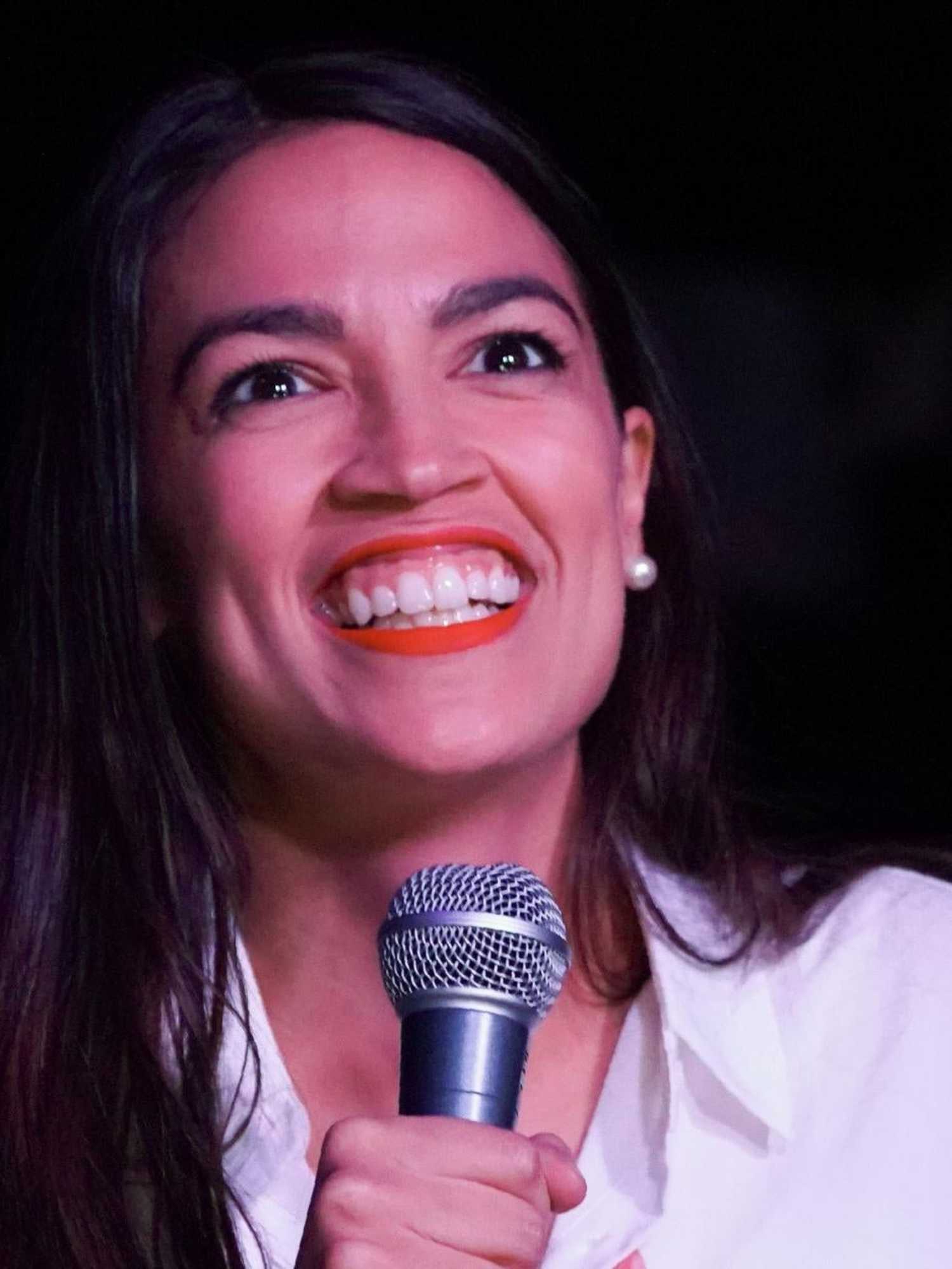 Midterm elections: Alexandria Ocasio-Cortez becomes the youngest woman ever elected to Congress - and people are ecstatic