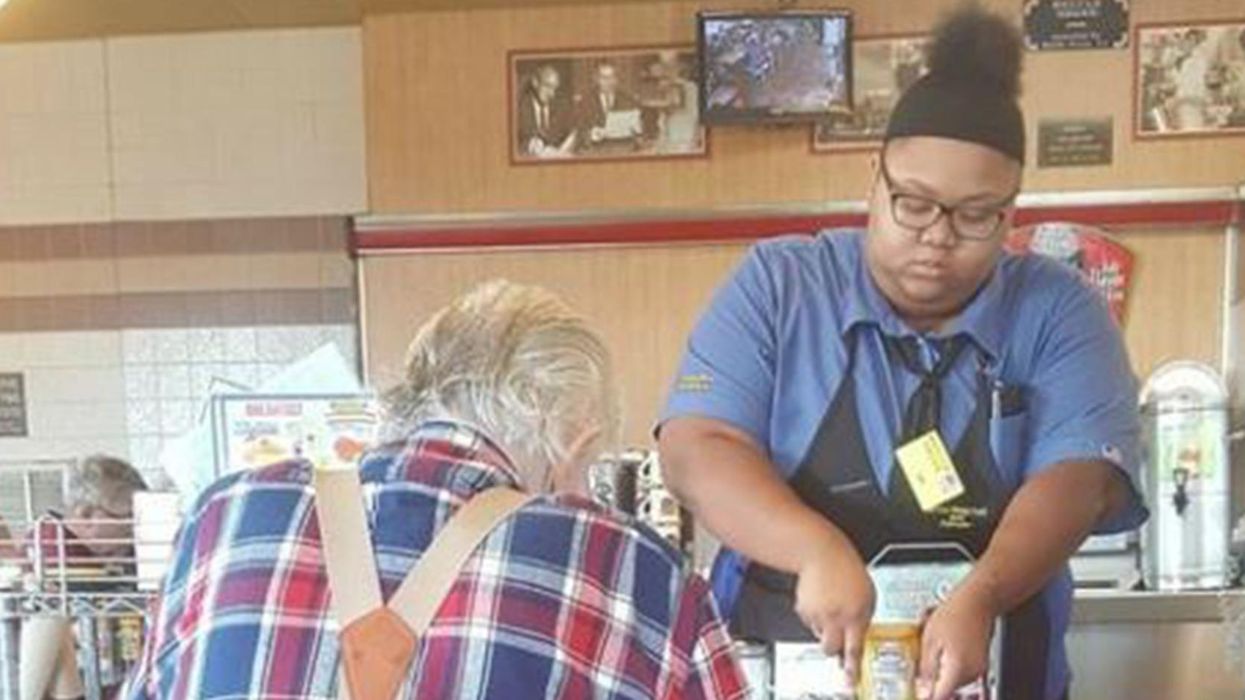 Waitress' simple act of kindness earns incredible reward