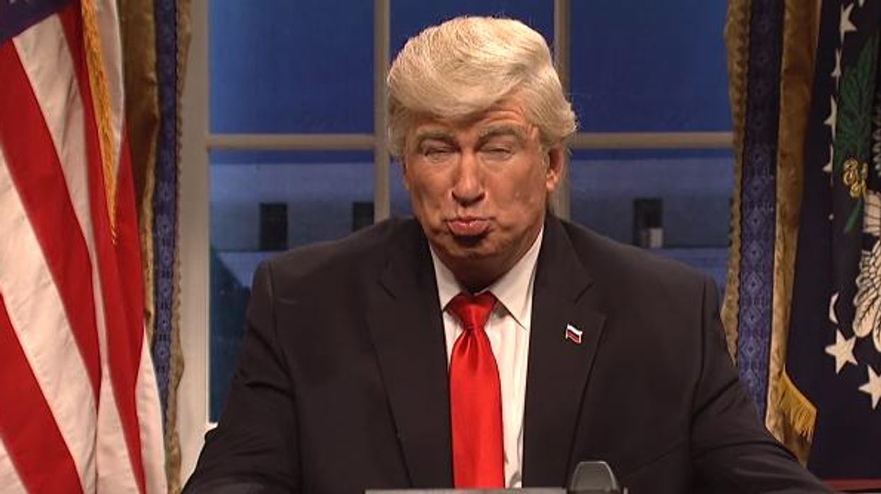 Alec Baldwin teaching a kid how to do a Donald Trump impression is amazing