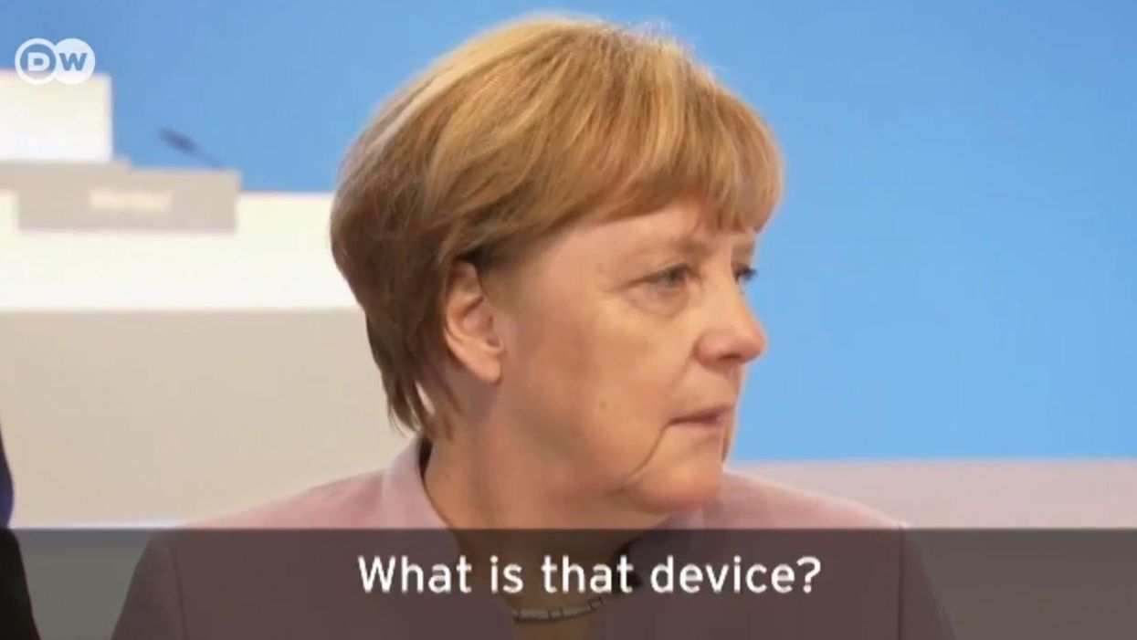 Someone had a 360 camera at the CDU's conference and Angela Merkel was very confused