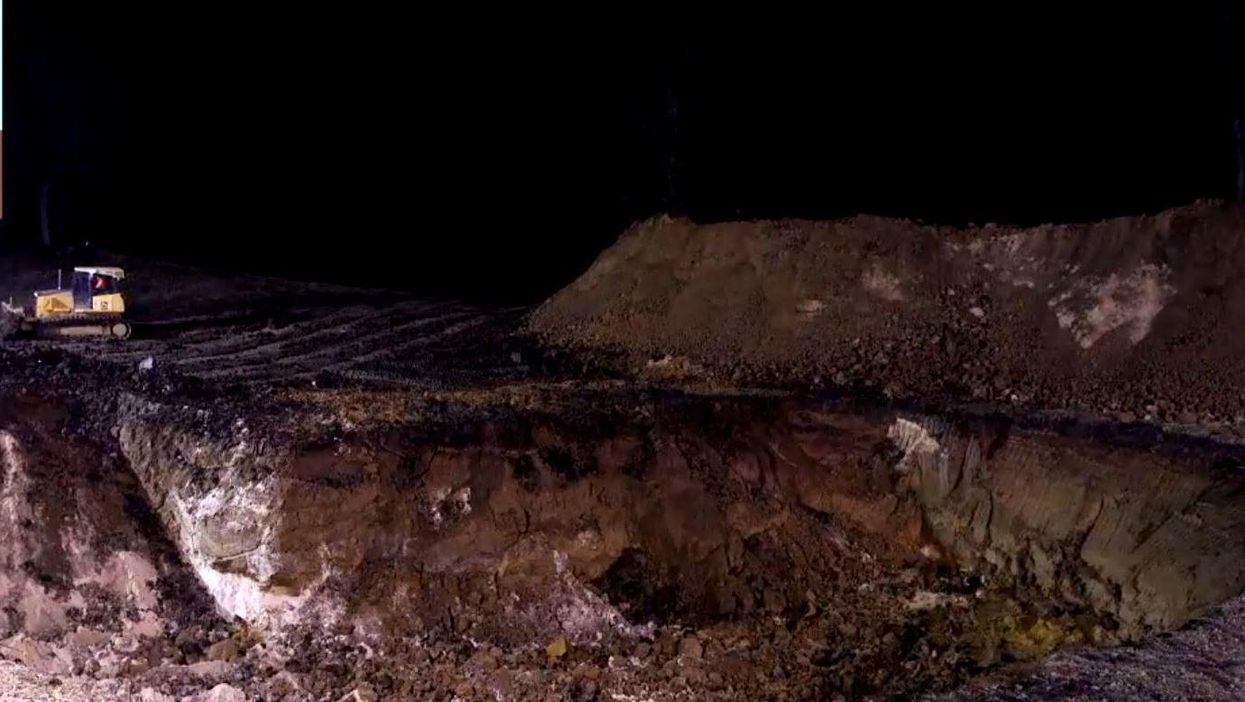 People are digging a giant hole in America for no reason