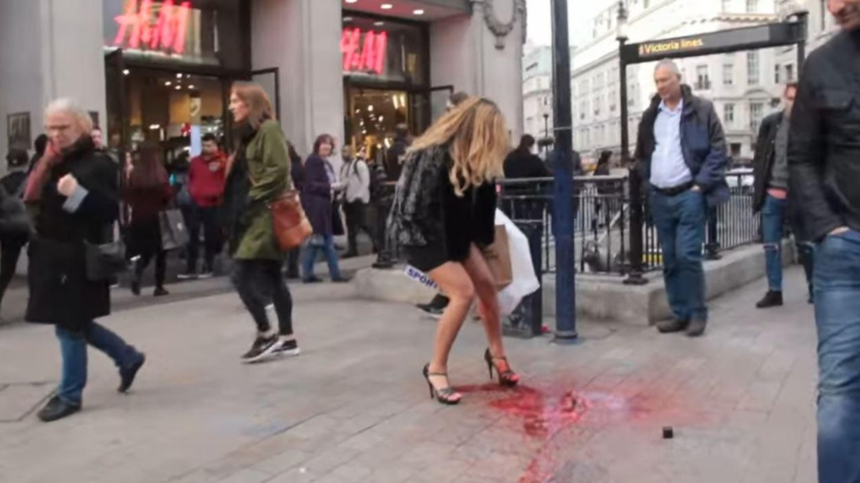 This woman made a ‘period explosion’ in the street to test society