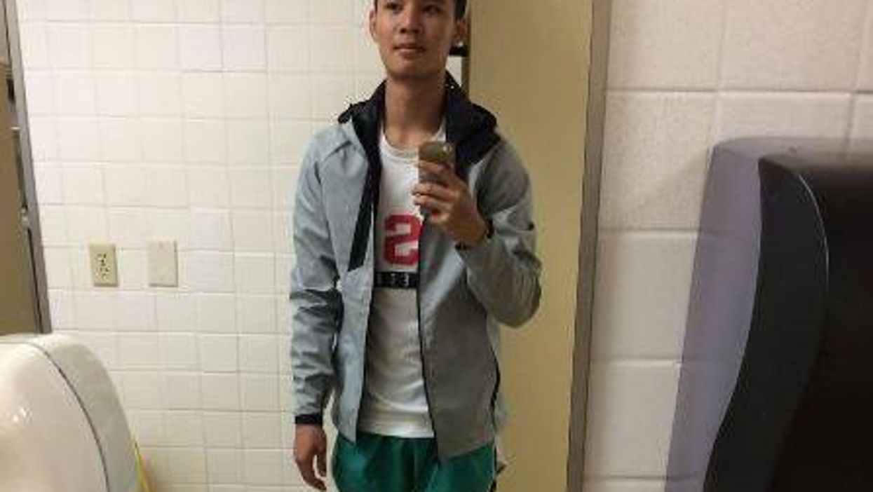 People love this guy's 'booty shorts' sacrifice for his friend