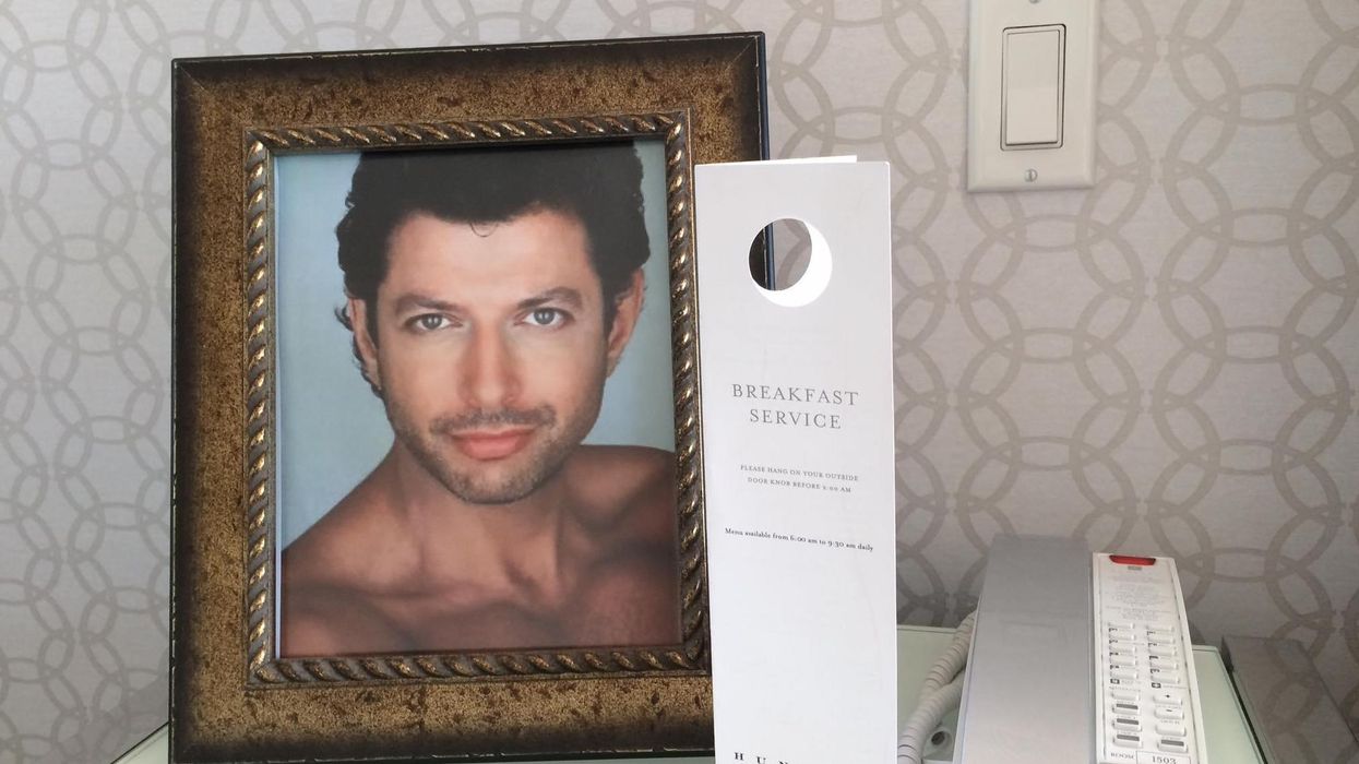 Man asks hotel to cover his room in Jeff Goldblum portraits. Hotel delivers