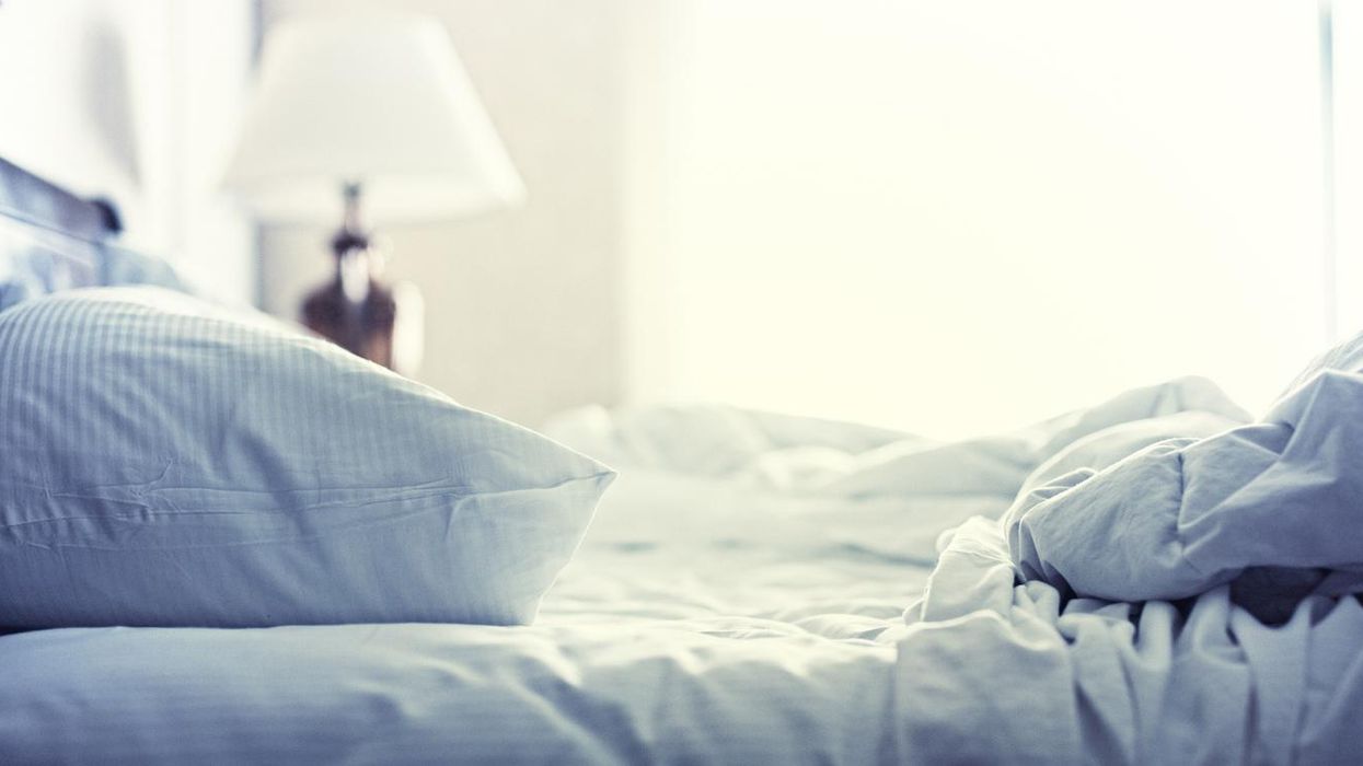 This is what happens when you don't wash your bed sheets for a week