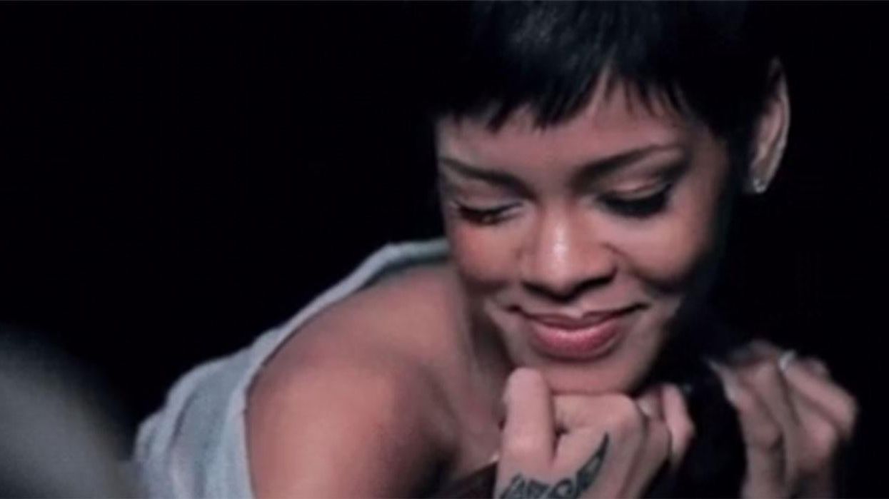 Rihanna thinks she can wink. Rihanna can't wink.