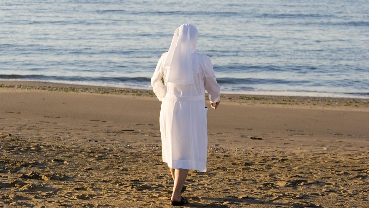 What really happened to an Italian imam's Facebook page after he posted a photo of nuns on the beach