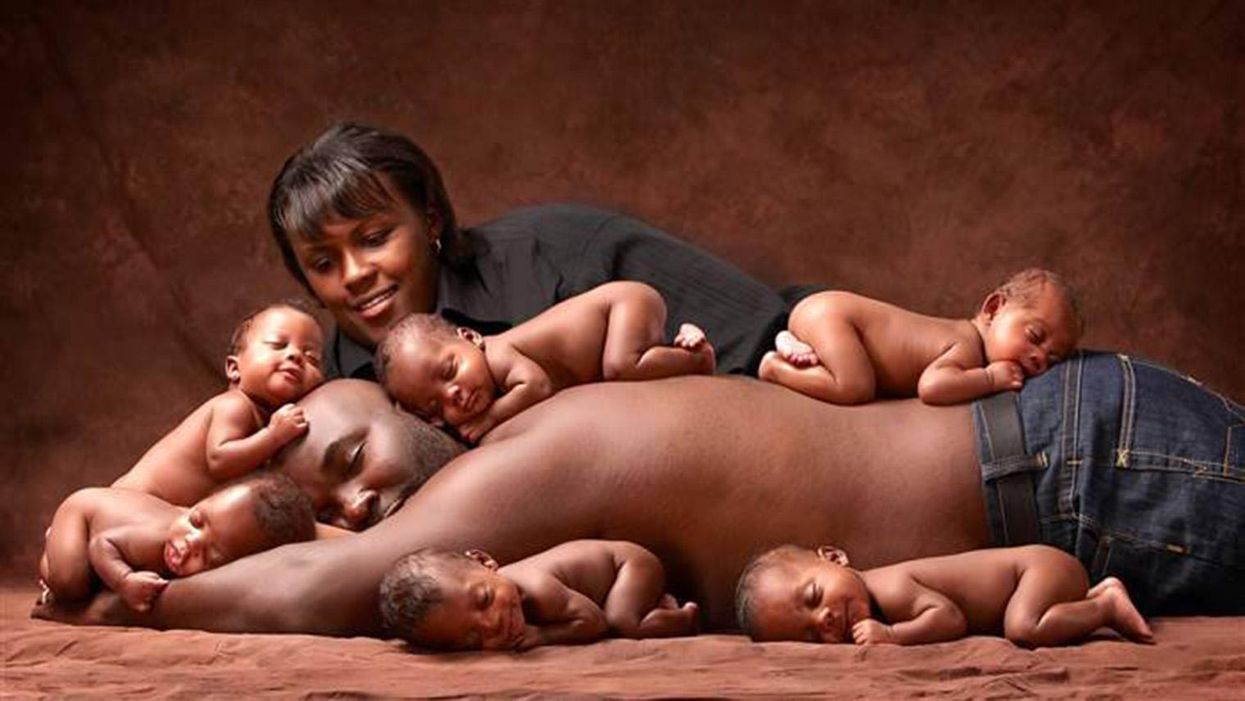 A family of eight recreated this adorable photo of newborn sextuplets six years on