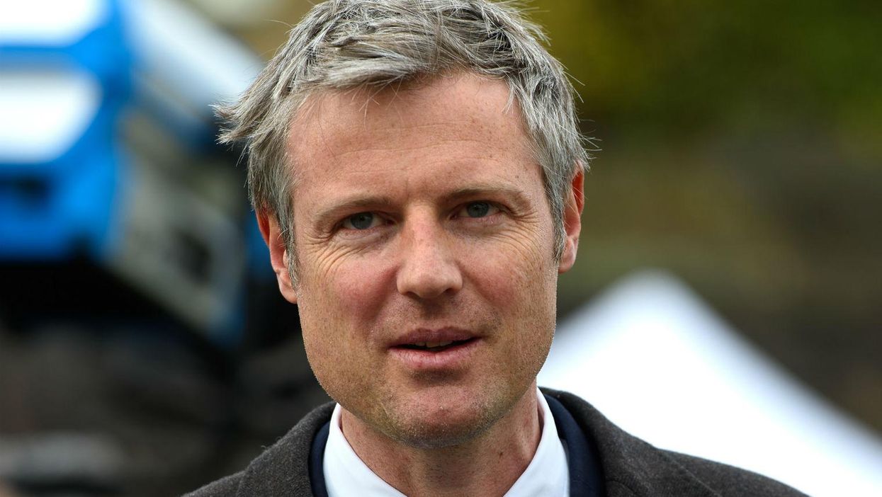 Zac Goldsmith doesn't know how to hold a pint of beer