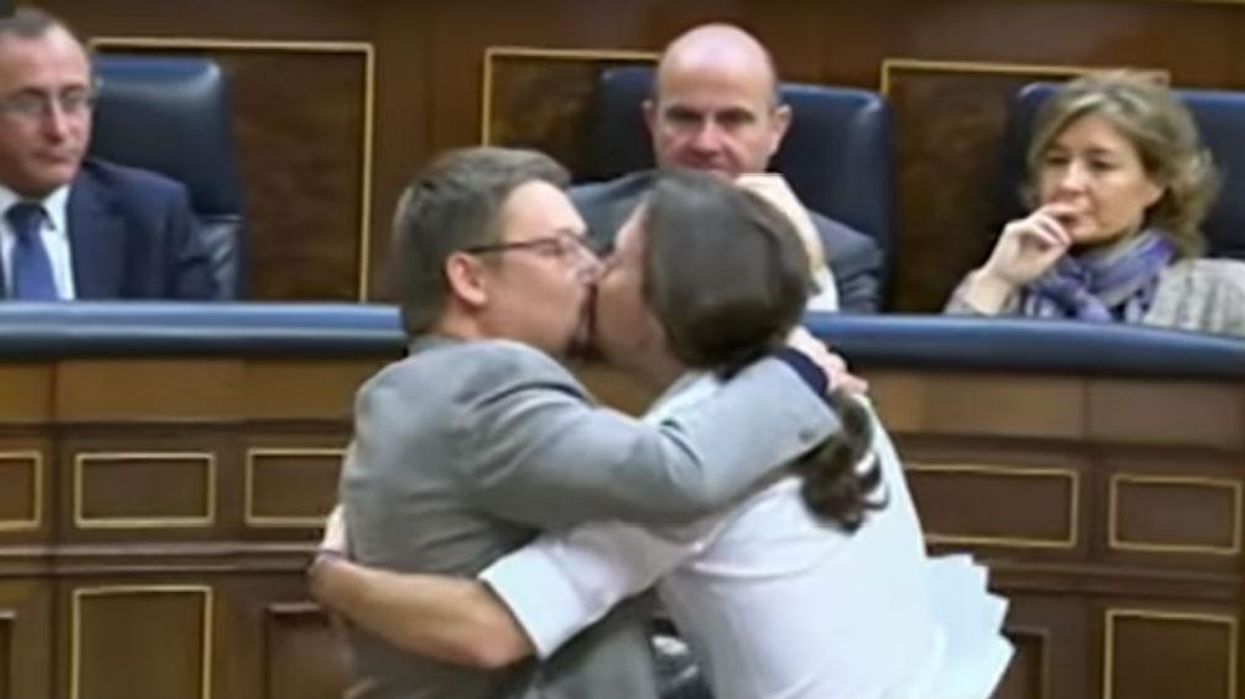 Why Spanish politicians have been snogging in parliament