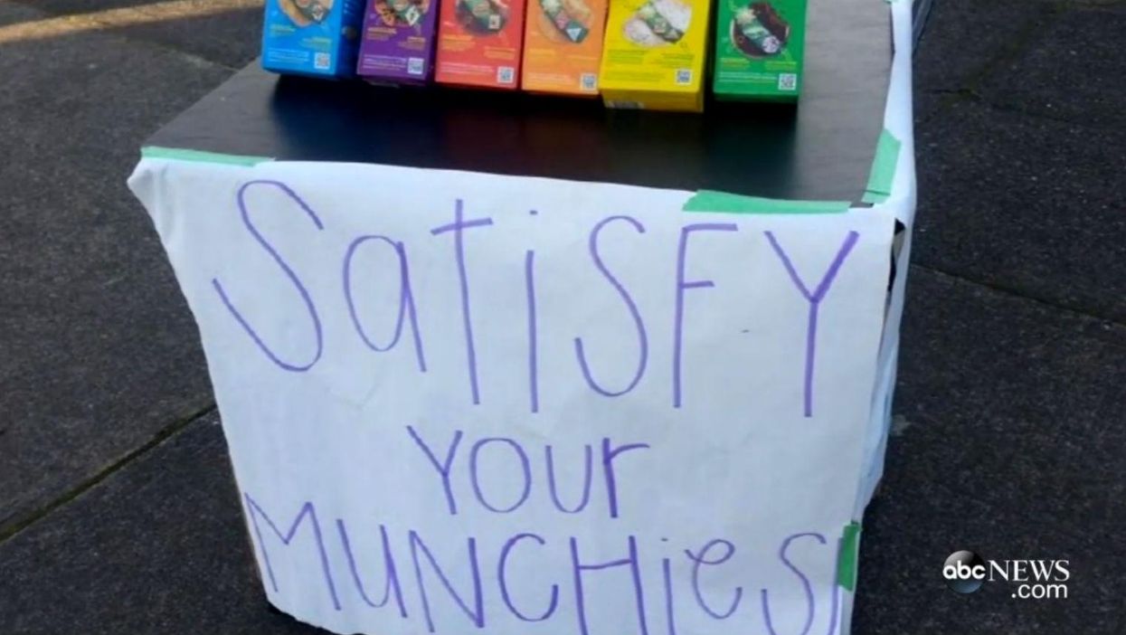 Enterprising Girl Scouts set up cookie stand outside Oregon marijuana dispensary to 'cure the munchies'