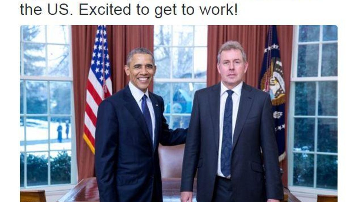The new British ambassador to the US has taken a slightly awkward photo with Barack Obama