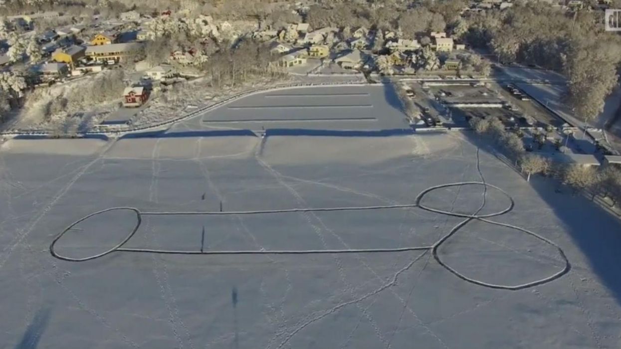 Gothenburg park police finally removed that snow penis, so someone replaced it with an even bigger one