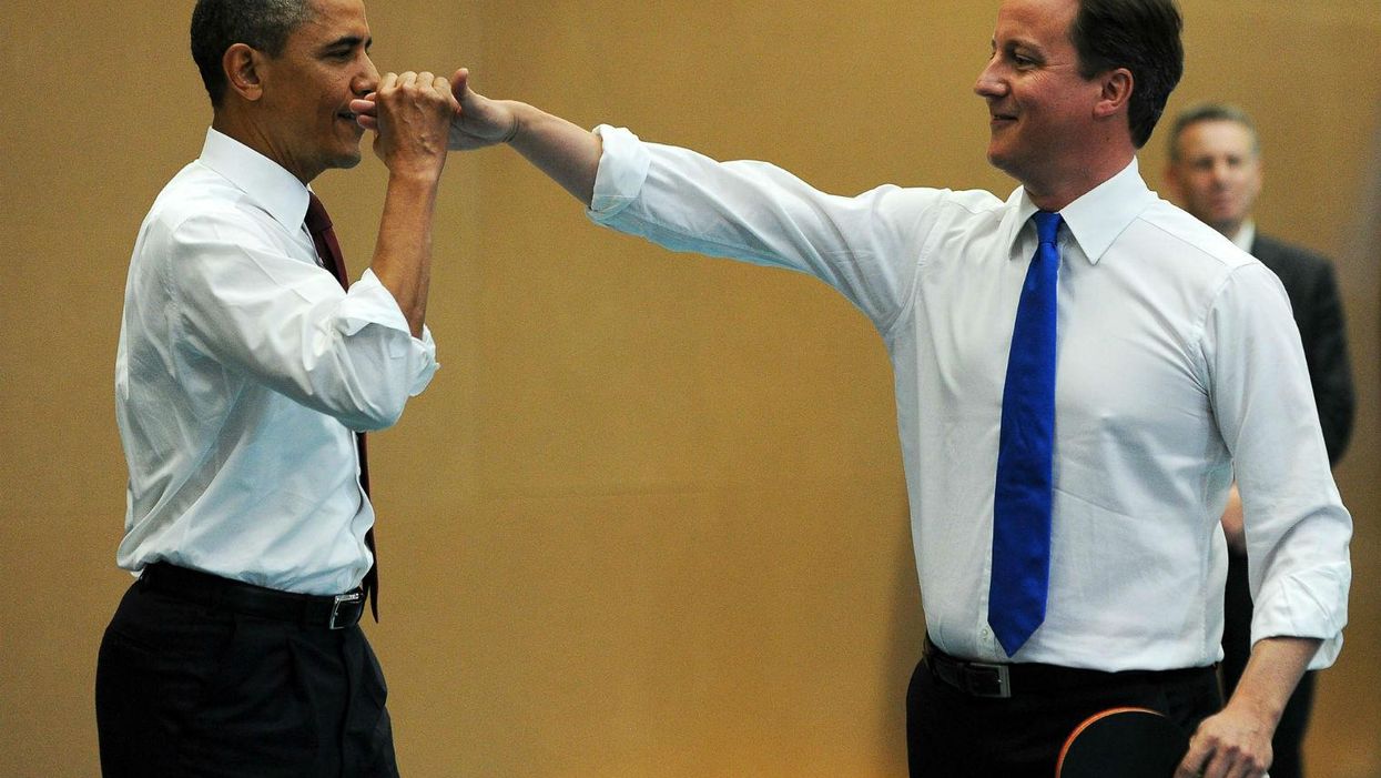 This tweet shows the difference between how people see Barack Obama and David Cameron