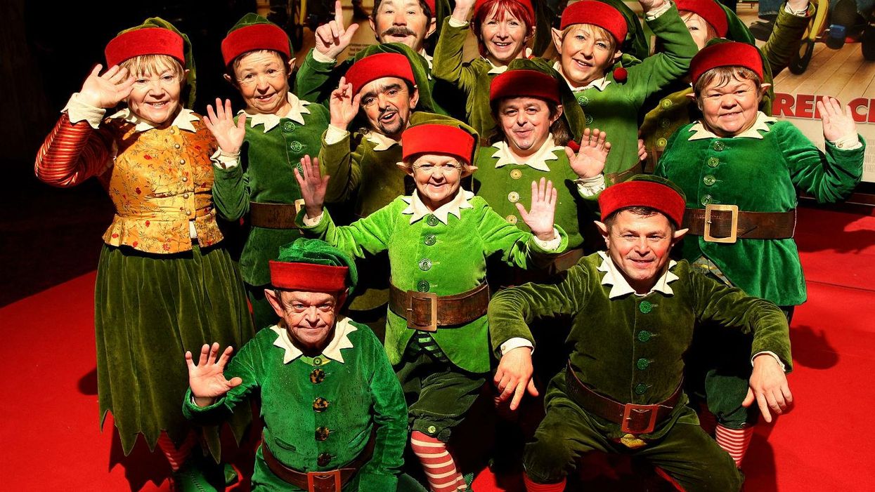 Teenagers beat up Christmas elves, threaten them with airgun