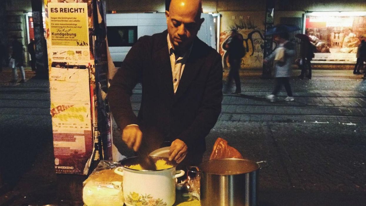 This Syrian refugee has been handing out free food to the homeless in Berlin