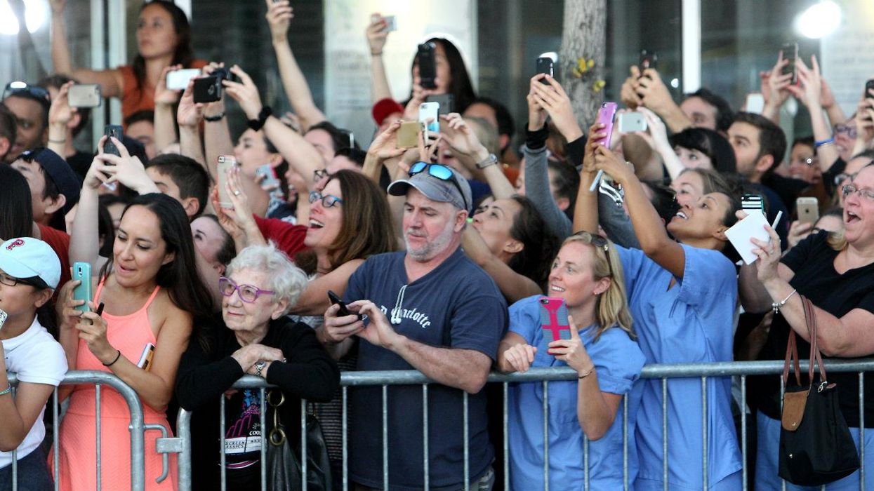 The internet loves this photo (and so will you)