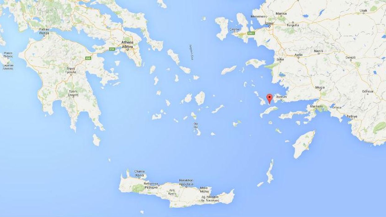 Greek tourist shares touching picture of the moment she saved a Syrian refugee