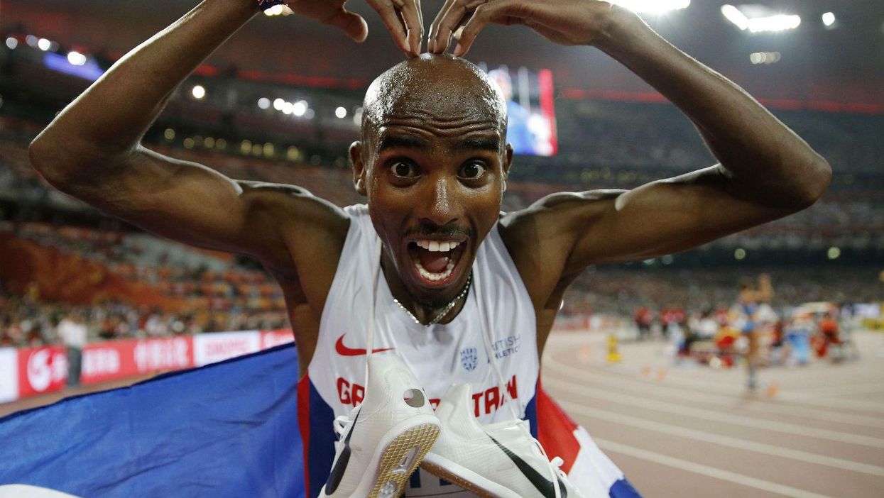 Mo Farah stops for a drink, wins 5,000m at World Championships anyway