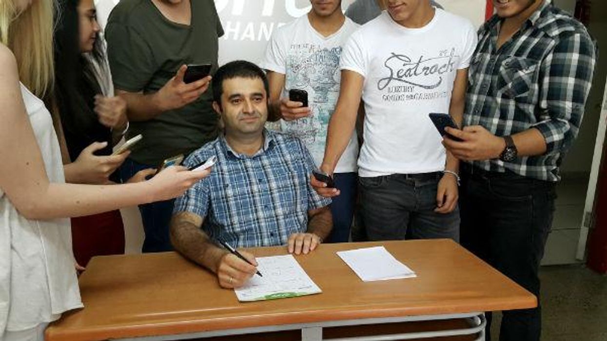 This Turkish maths teacher is defying a government ban by using Periscope to teach 1000s of students