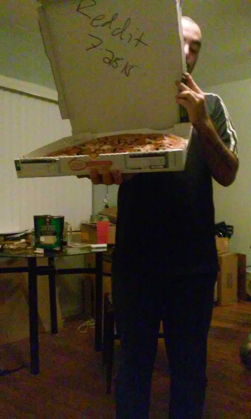 Drunk Brit tries to buy strange American a pizza, accidentally buys $500  worth of Bitcoin, declares pizza for all | indy100 | indy100