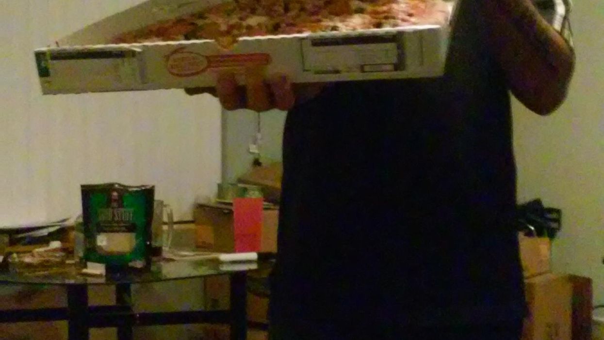 Drunk Brit tries to buy strange American a pizza, accidentally buys $500 worth of Bitcoin, declares pizza for all