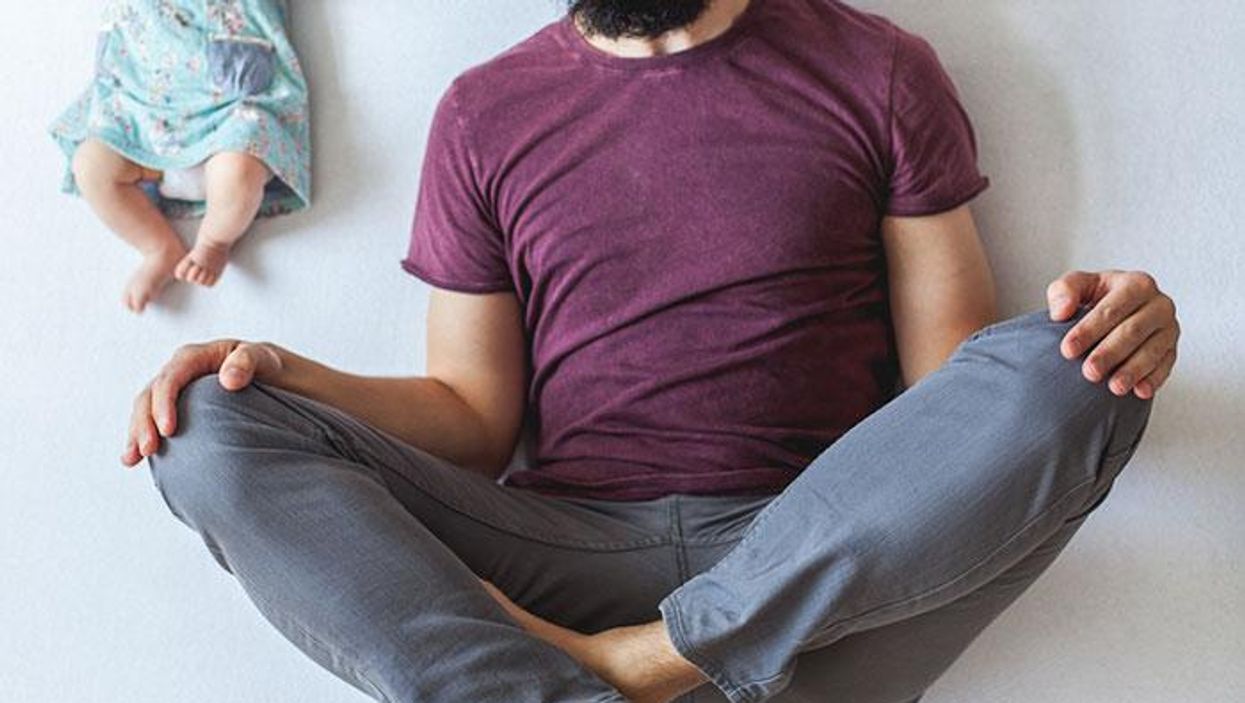 These genius pictures of a Dad and his newborn daughter were created without photoshop