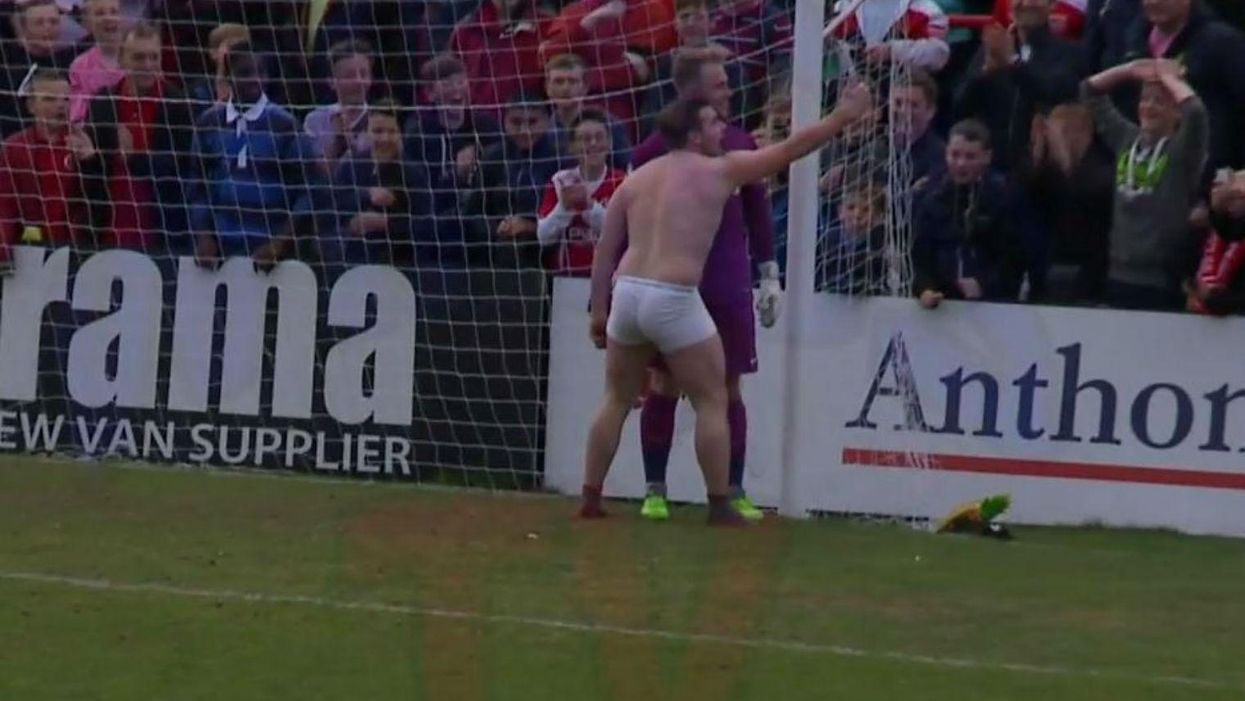 Streaker runs length of the pitch, takes selfie with goalie, falls over