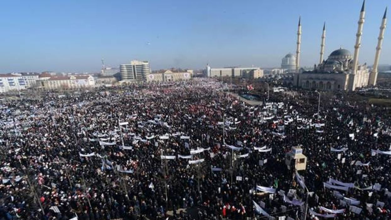 Hundreds of thousands join anti-Charlie Hebdo march in Chechnya