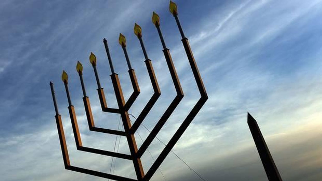 Politician accidentally writes molotov instead of mazeltov in letter