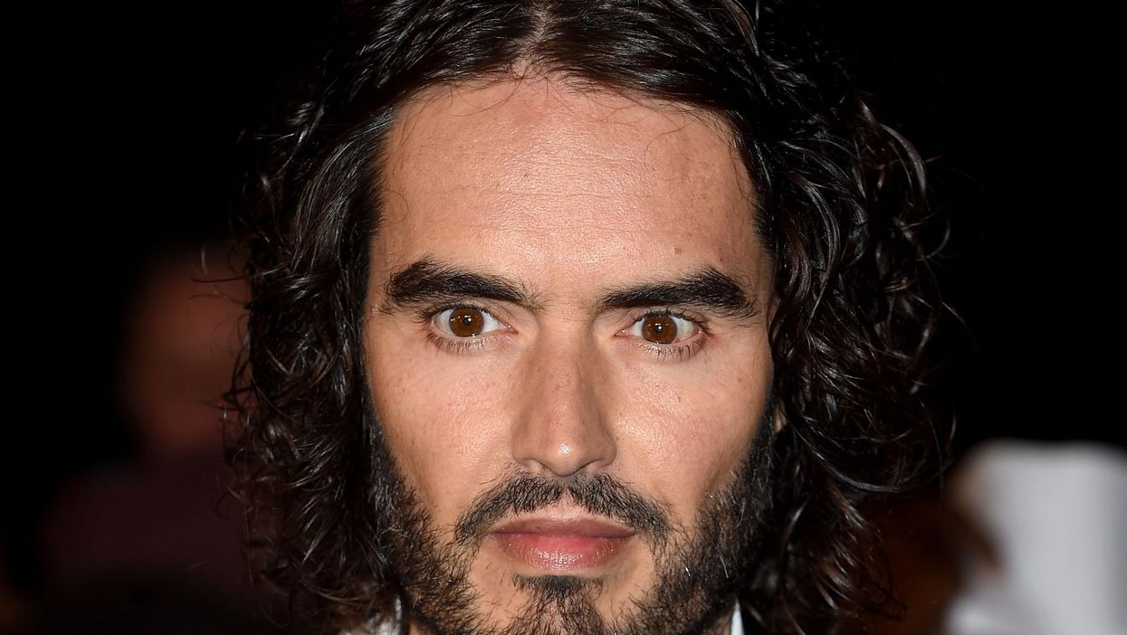 Russell Brand publishes Daily Mail reporter's mobile number on Twitter