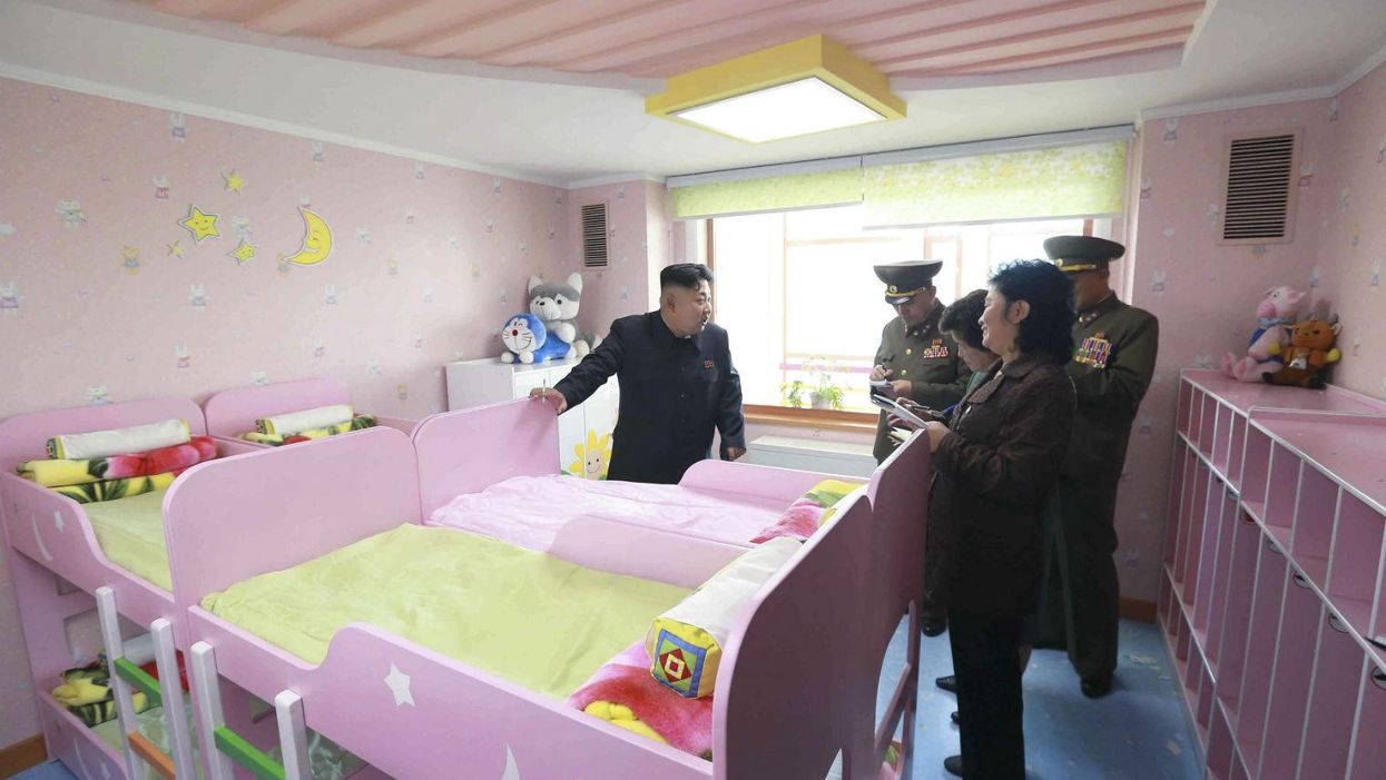 There's something very wrong with this photo of Kim Jong-un